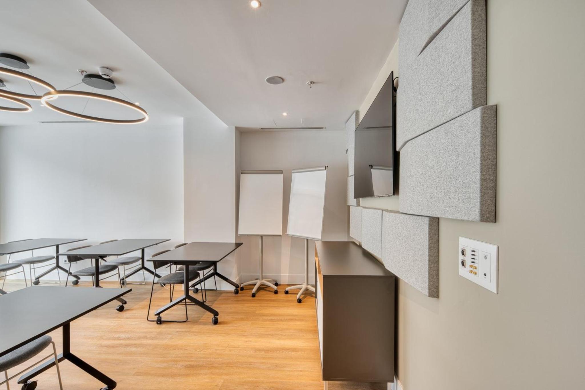 Holiday Inn Express MADRID - AIRPORT by IHG
